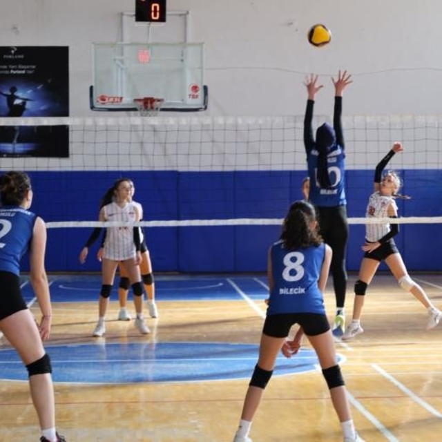 Bilecik'te öğrenciler hem sporda hem okulda başarı için mücadele ediyor