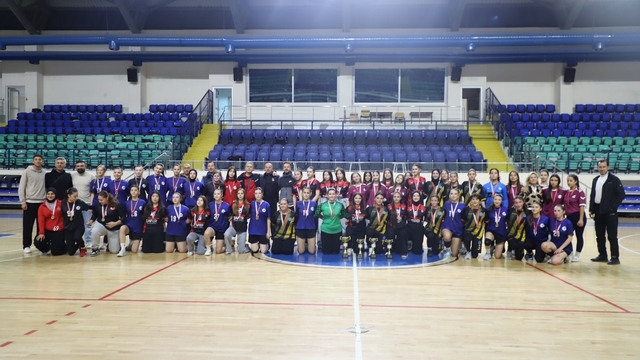 Kütahya'da 'Okullar Arası Genç Kızlar Hentbol' müsabakaları sona erdi