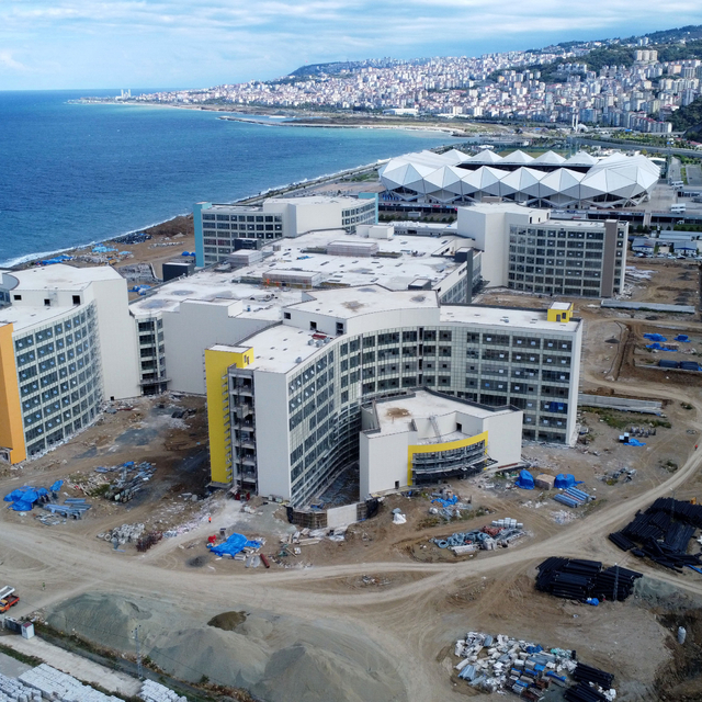 Yüz ölçümü genişleten denize nazır şehir hastanesi inşaatında hummalı çalış...