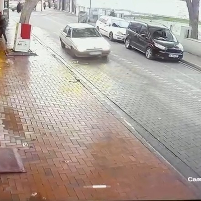 Edremit'te esnafa silahlı saldırı anı kamerada