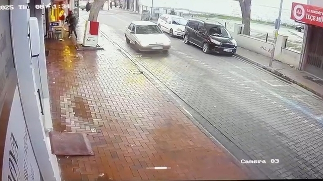 Edremit'te esnafa silahlı saldırı anı kamerada