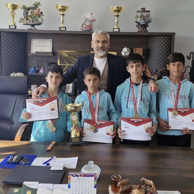 Süphan Ortaokulu öğrencileri kros müsabakalarında il birincisi oldu