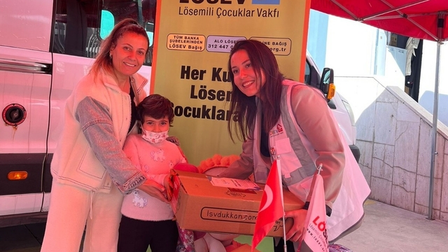 Denizli'de mutlu et paketleri kanserle mücadele eden ailelere ulaştı