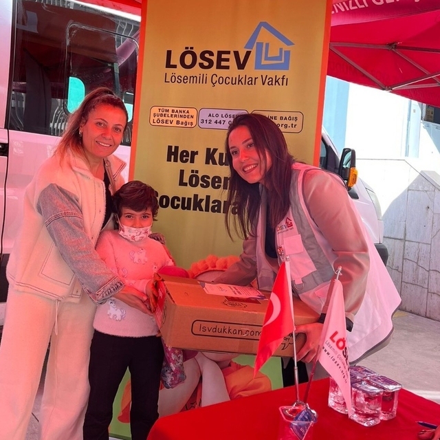 Denizli'de mutlu et paketleri kanserle mücadele eden ailelere ulaştı