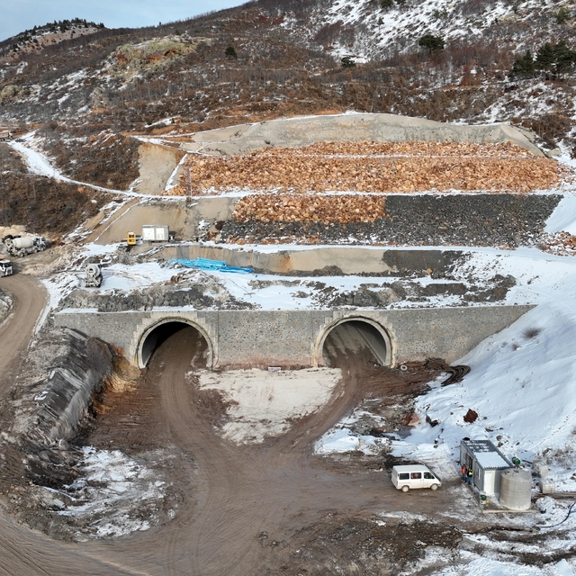 Sivas'ta 12 yıldır yapımı süren tünelin bu yıl da hizmete açılamayacağı öğr...