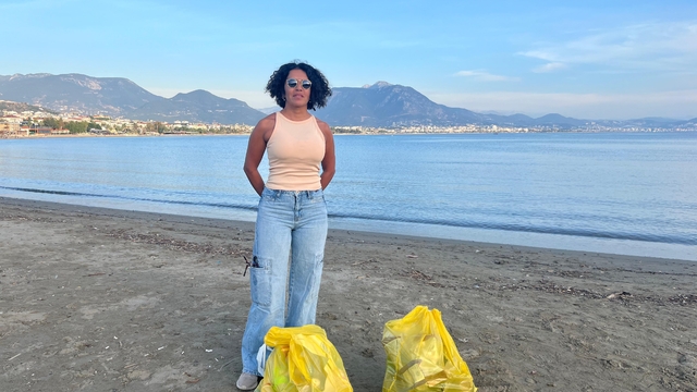 Alanya'da 17 yıllık Türkçe öğretmeni, sahile inerek poşet poşet çöp toplayıp sosyal medyada paylaşıyor
Öğretmenden duyarsız vatandaşlara uygulamalı temizlik dersi: "Benim toplamamla bitecek gibi değil ama insanlar durumu görsün, fark etsin istiyorum"