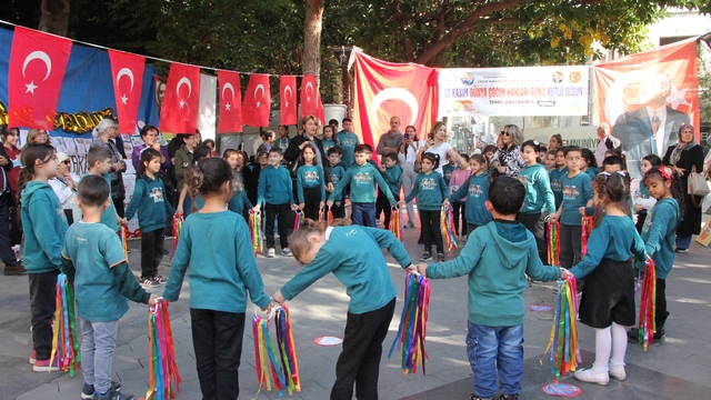 Mersin'de Dünya Çocuk Hakları Günü renkli etkinliklerle kutlandı