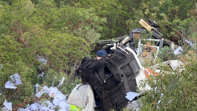 İznik-Yenişehir yolunda tır uçurumdan yuvarlandı: 2 ölü