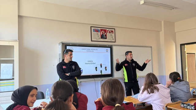 Hizan'da öğrencilere trafik eğitimi verildi