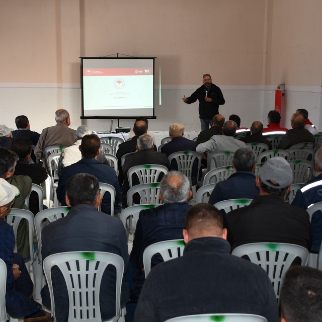 Yenipazar'da üreticiler şap hastalığıyla mücadele konusunda bilgilendirildi