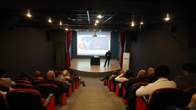 Japon ailesinin dönüşümü konuşuldu: Tokyo hikayesi Sakarya'da izleyiciyle buluştu