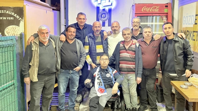 Galibiyet primleri bir hayali gerçekleştirdi
Kulüp yönetimi sadık taraftarı Emre'yi unutmadı