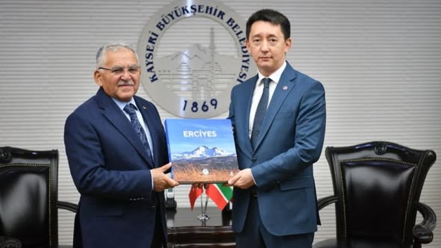 Başkan Büyükkılıç, Tataristan Cumhuriyeti Türkiye Yetkili Temsilcisi Gataullin'i ağırladı