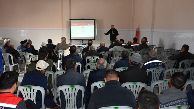 Yenipazar'da üreticiler şap hastalığıyla mücadele konusunda bilgilendirildi