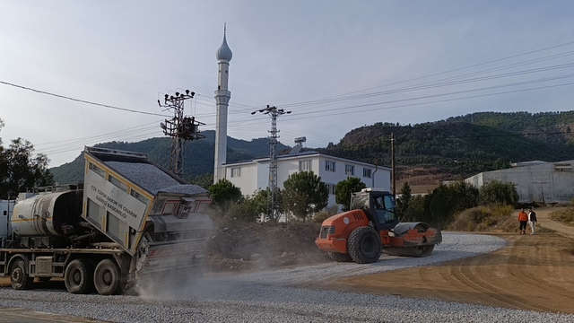 Anamur'da cami çevresi ve 11 kilometrelik yol yenilendi