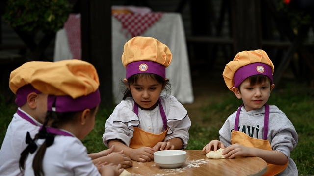 Çocuklar aile kavramını "geçmişin izini sürerek" öğreniyor