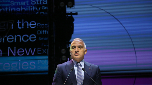 Bakan Ersoy'dan turizmde nisan-mayıs uyarısı