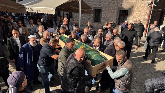 Rize'de devrilen serenderin altında kalarak ölen 2 kişiden 1'i defnedildi