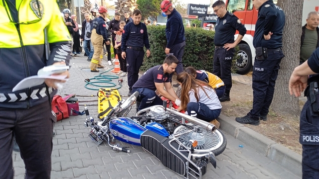 Motosiklet kazasında yaralının sıkışan ayağını itfaiye kurtardı