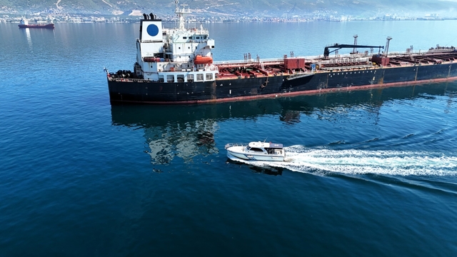 İzmit Körfezi'nden 7 bin 90 metreküp atık ayrıştırıldı
Kocaeli'de gemi ve sanayi tesisleri deniz kirliliğine karşı kontrol altında