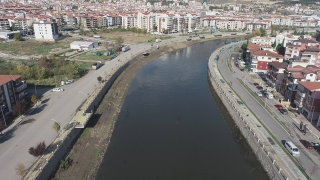 Amasya Yeşilırmak'ta temizlik çalışması başlatıldı