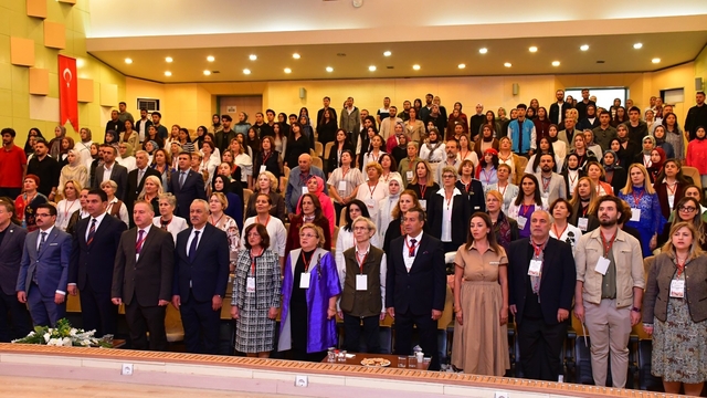 Akdeniz Üniversitesi öğretim üyesi Prof. Dr. Mehmet Ali Eroğlu'na, Türk kültür ve sanatına katkı ödülü