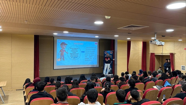 Erciş'te öğrencilere "siber farkındalık" eğitimi