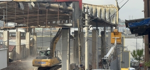 7 kişinin öldüğü parfüm dolum tesisi yıkılıyor