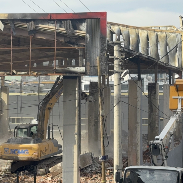 7 kişinin öldüğü parfüm dolum tesisi yıkılıyor