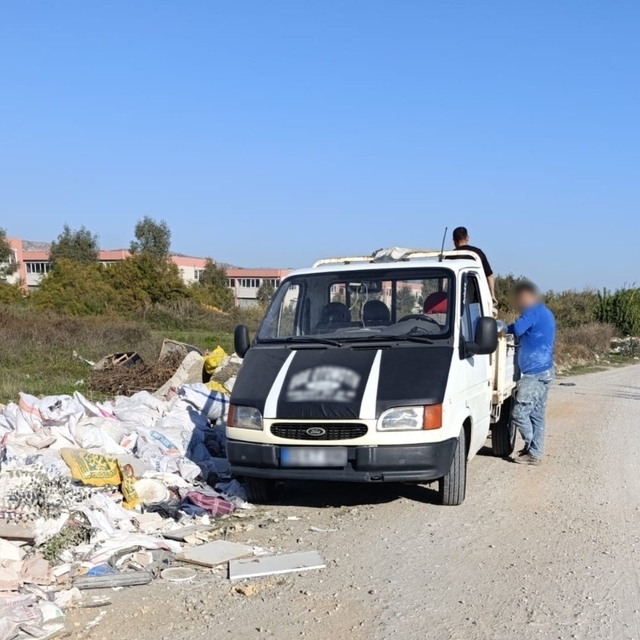 Efeler'de kaçak moloz dökümüne 47 bin TL ceza