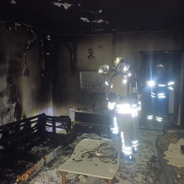 Antakya'da yanan ev kullanılmaz hale geldi