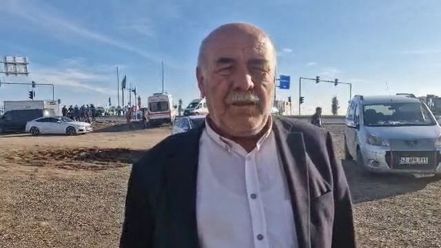 Diyarbakır'da 3 aracın karıştığı kaza kamerada; 2 ölü, 3 yaralı (2)