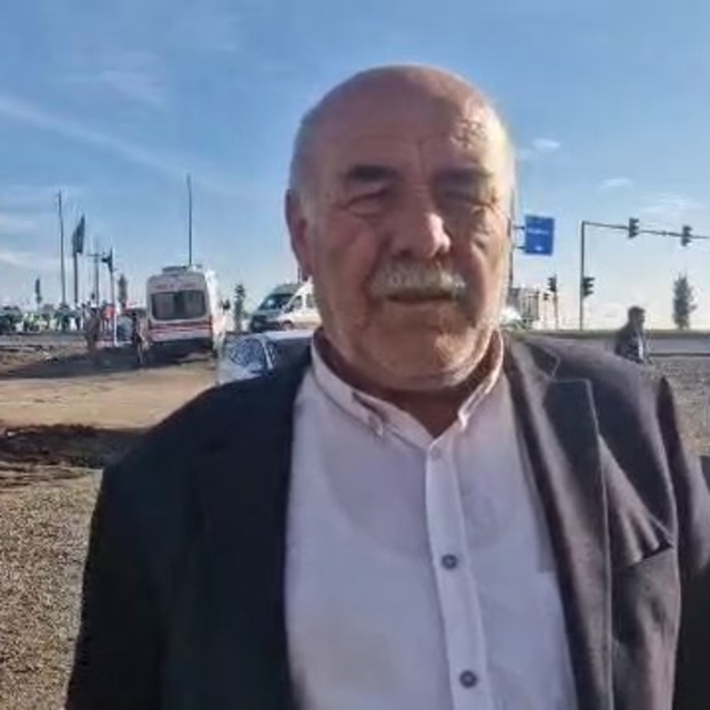 Diyarbakır'da 3 aracın karıştığı kaza kamerada; 2 ölü, 3 yaralı (2)