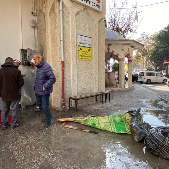 Burdur'da cami minaresinde yangın korkuttu