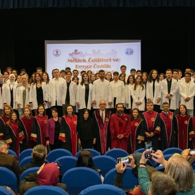 OMÜ'de beyaz önlük heyecanı: Tecrübe ile gençlik aynı sahnede