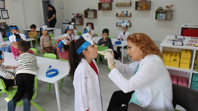 Öğrencilere ağız ve diş sağlığı eğitimi verildi