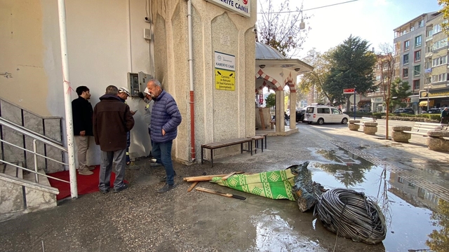 Burdur'da cami minaresinde yangın korkuttu
