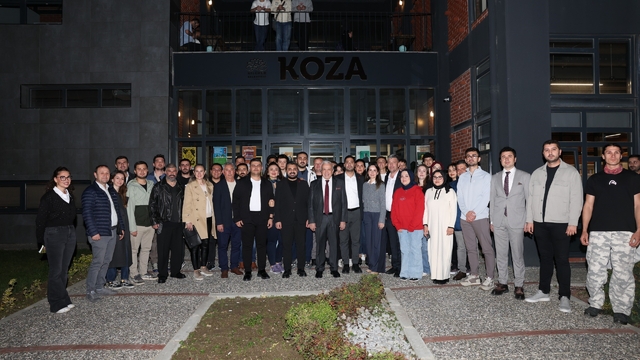 Başkan Şadi Özdemir'den üniversitelilere vize morali