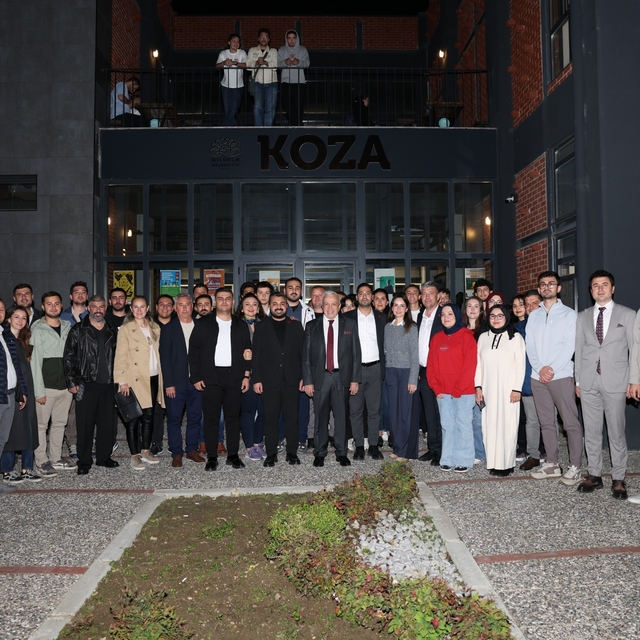 Başkan Şadi Özdemir'den üniversitelilere vize morali