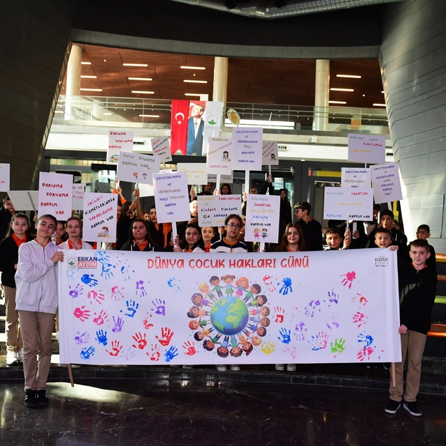 Osmangazi'de çocuklar haklarını öğrendi, pankartlarına yansıttı
