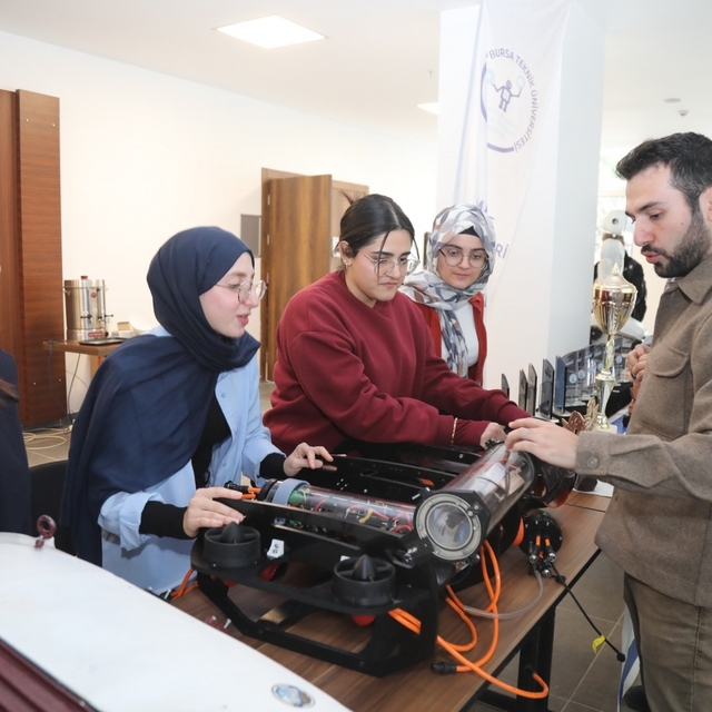 BTÜ Robot Günleri'nde geleceğin teknolojileri konuşuldu