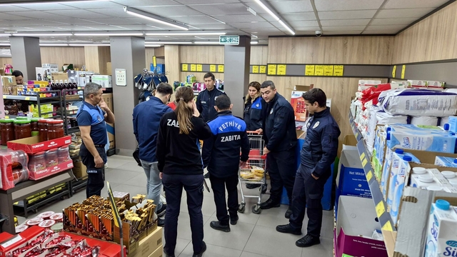 Fethiye'de zabıta ekipleri denetim yaptı