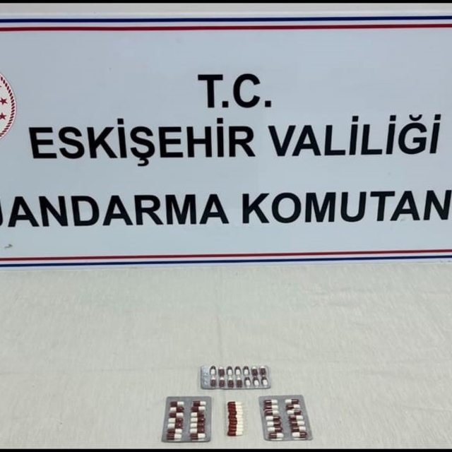 Uyuşturucu bulunduran 2 şahıs jandarma kontrolüne takıldı