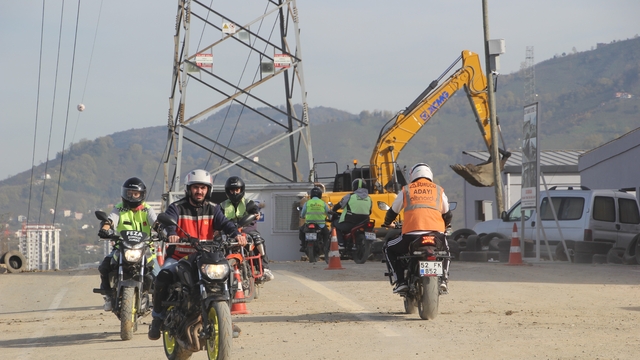 Motosiklet sürücülerinin tehlikeli 'eğitim pisti' alanı