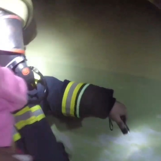 Diyarbakır'da apartman yangını: 13 kişi dumandan etkilendi (2)