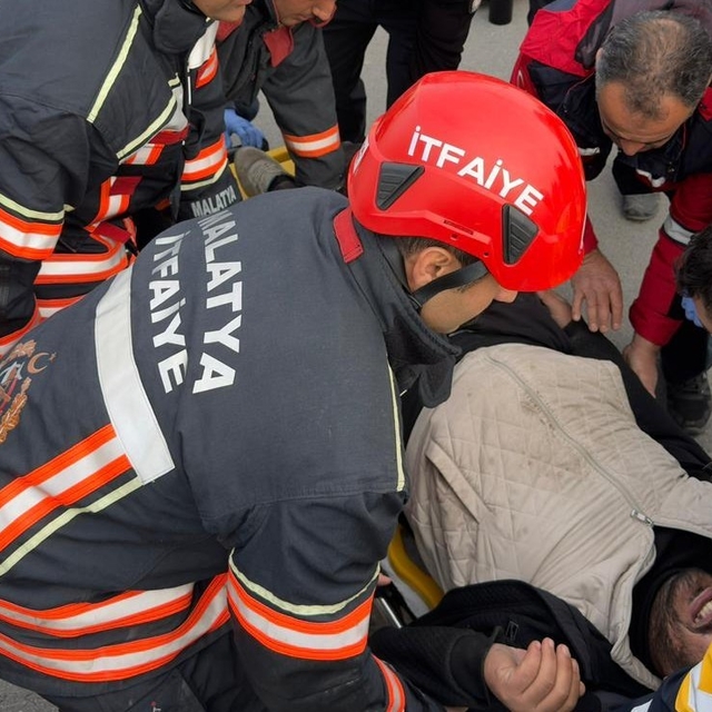 Malatya'da kamyonet ile kamyon çarpıştı: 1 yaralı