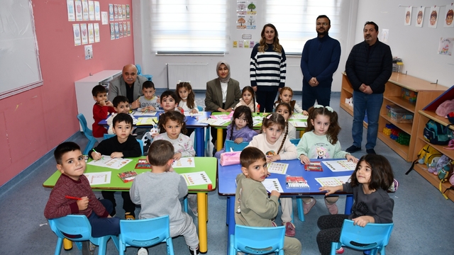 Gümüşhacıköy Kaymakamı Güneş, anaokulu öğrencilerini ziyaret etti