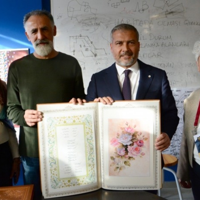 Rektör Adıgüzel, 17. Uluslararası Anadolu Kaligrafi ve Tipografi Etkinliği'...