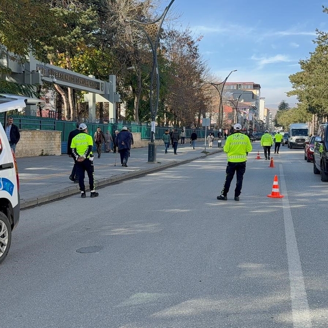 Tatvan'da kış lastiği denetimleri devam ediyor