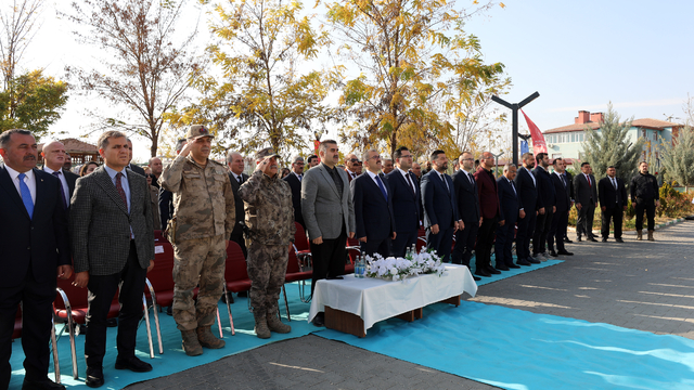 Iğdır'da 2 bin 750 metrekare alan üzerine yapılacak "Çok Amaçlı Spor Salonu"nun temeli atıldı